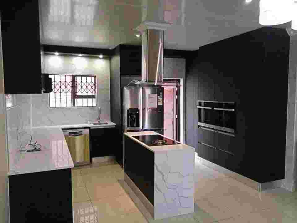 Work by designerhub home kitchens , photo 1